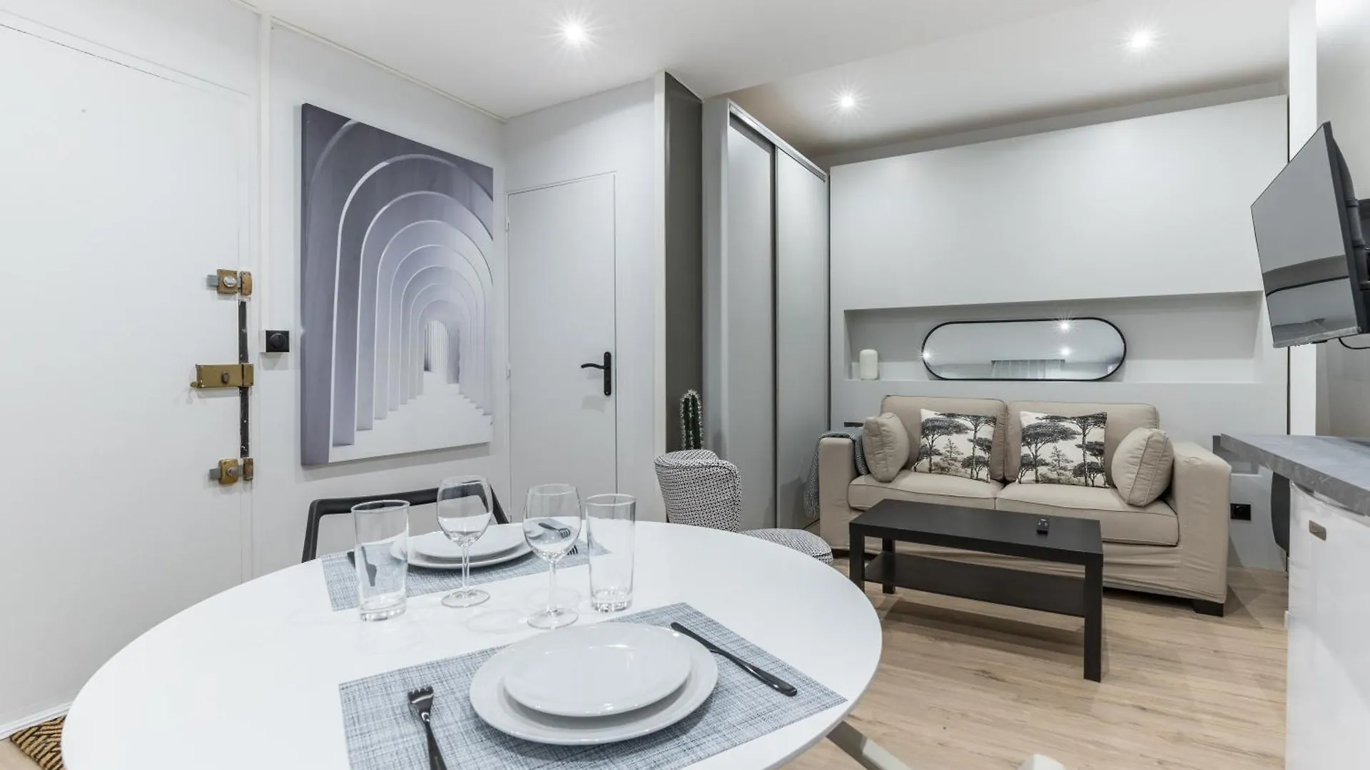 Versigny Heart Of 18Th Cosy Studio Apartment Paris